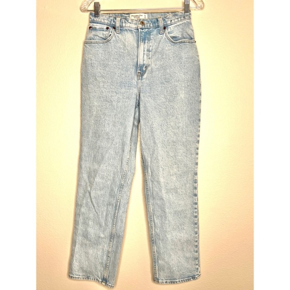 Abercrombie Fitch The 90s Ultra High Rise Straight Light Wash Jeans Size 28